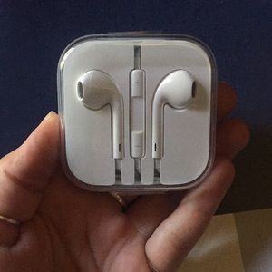 Apple earpods